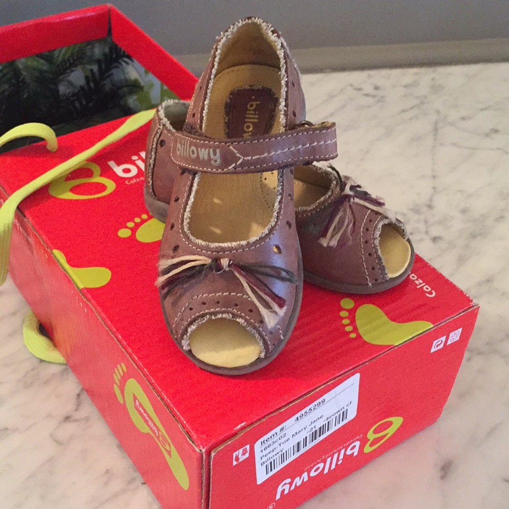 Billowy leather peep toe shoes, size 21, US 5